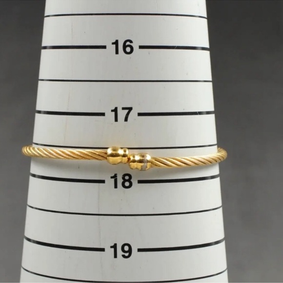 Gucci Italian Luxury Quartz Watch - Picture 6 of 8